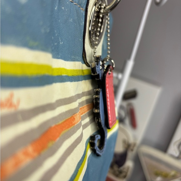 Coach 2011 Nautical East West Striped Beach Tote w/ matching wristlet - Picture 4 of 15